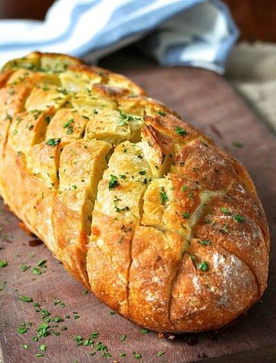 Хлеб с сыром и чесноком