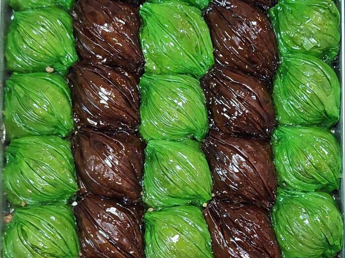 Пахлава Мидии шоколадные и зеленые