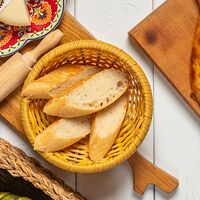 Хлебная корзина с армянским лавашом
