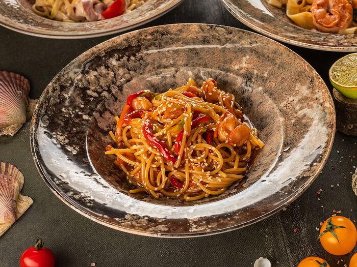 Спагетти в азиатском стиле с креветкой
