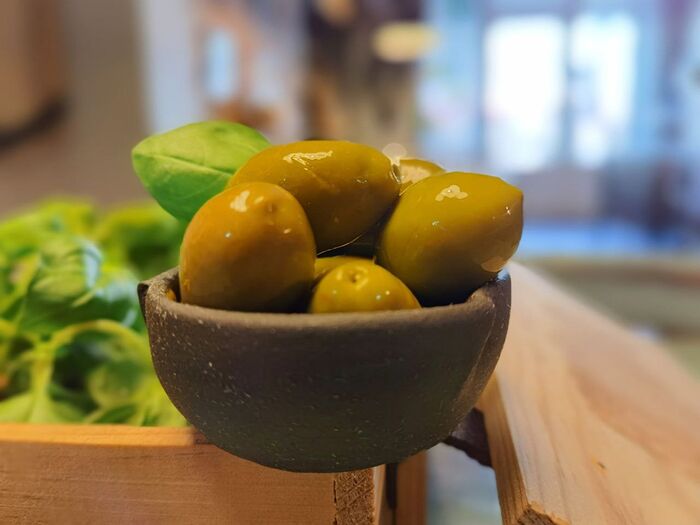 Оливки в цитрусовом маринаде