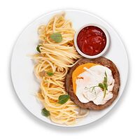 Бифштекс с яйцом пашот, спагетти и томатным соусом