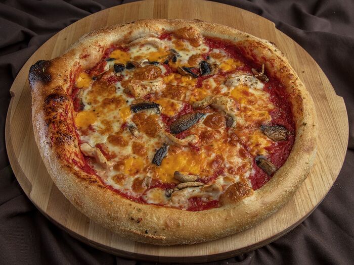 Неаполитанская пицца Чикен-Пармеджано
