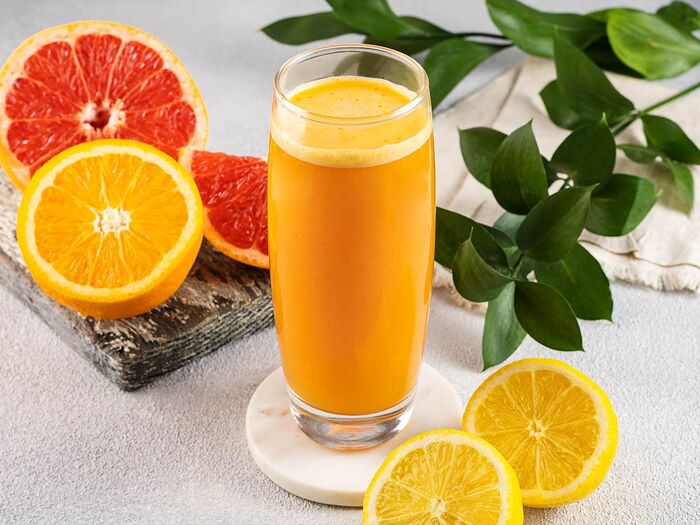 Свежевыжатый сок из апельсина, лимона и грейпфрута