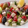 Фото к позиции меню Греческий салат с гигантскими оливками и брынзой