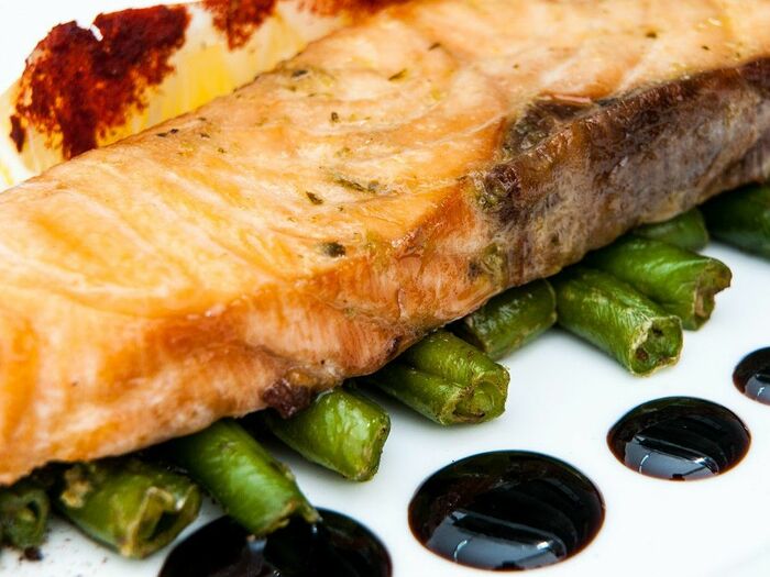 Филе лосося с зелёной фасолью