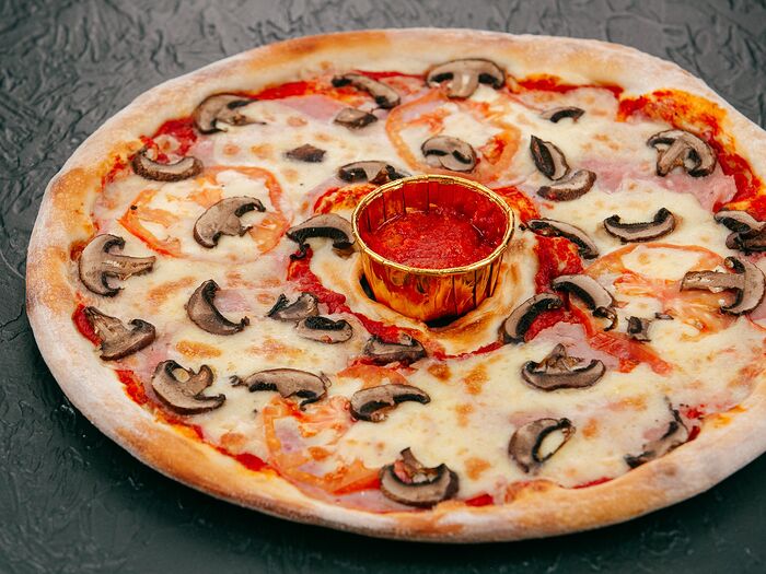 Космо-пицца с ветчиной и грибами