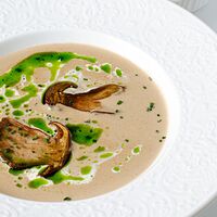 Крем-суп из белых грибов с чипсами из чиабатты