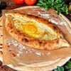 Фото к позиции меню Хачапури с сыром сулугуни и яйцом