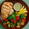 Фото к позиции меню Стейк из куриной грудки с овощами и соусом рикотта