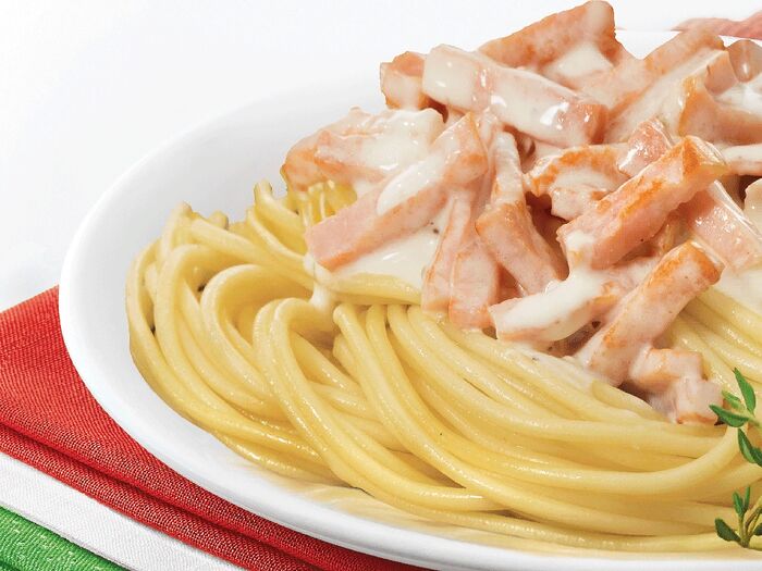 Спагетти с ветчиной под сливочным соусом