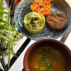 Фото к позиции меню 2 порции Ланча: Овощной суп, котлета с пюре и морковный салат. Кекс: мука, банан, апельсин, сахар