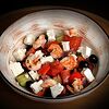 Фото к позиции меню Средиземноморский салат с креветками на гриле