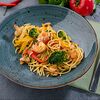 Фото к позиции меню Спагетти с овощами и креветками