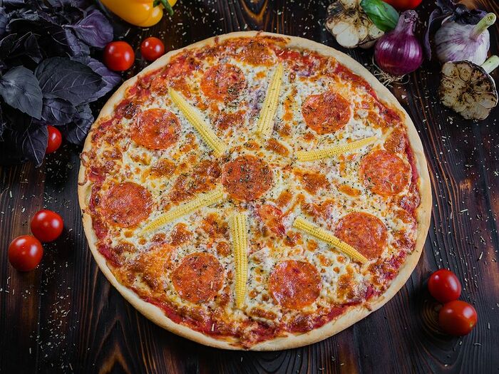 Итальянская пицца Пепперони с ветчиной
