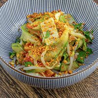 Тайский салат с кальмаром