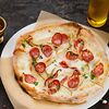 Фото к позиции меню Пицца с сыровяленой колбаской и грушей