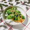 Фото к позиции меню Омлет с зеленым салатом