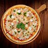 Фото к позиции меню Пицца с лососем и шпинатом
