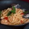 Фото к позиции меню Спагетти с морепродуктами в сливочно-томатном соусе