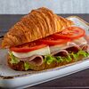 Фото к позиции меню Сэндвич на круассане с ветчиной и сыром