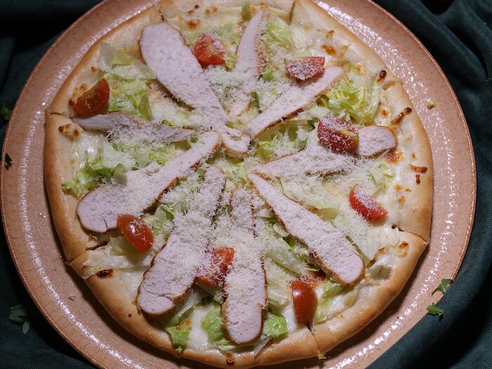 Пицца Цезарь с куриным филе