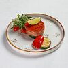 Фото к позиции меню Филе тунца в беконе с овощами гриль