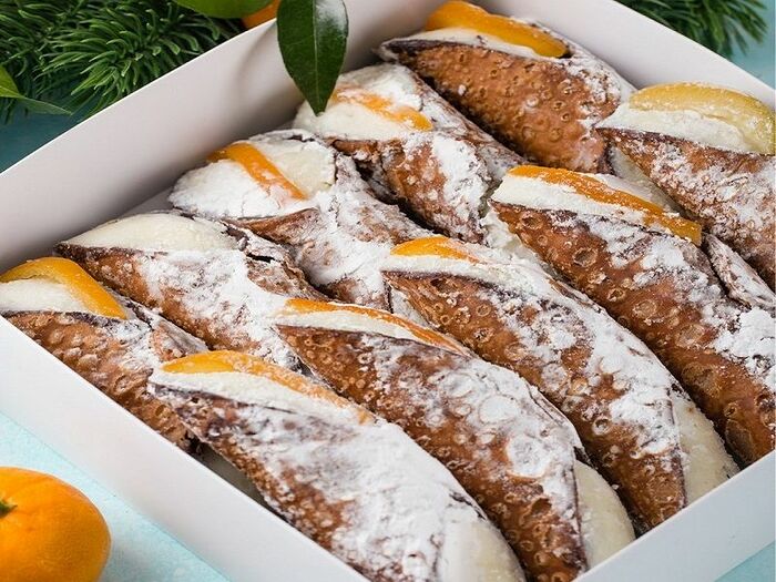 Коробка пирожных Сицилийские Канноли
