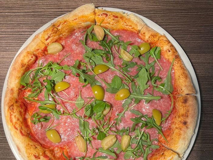 Пицца Салями-оливки
