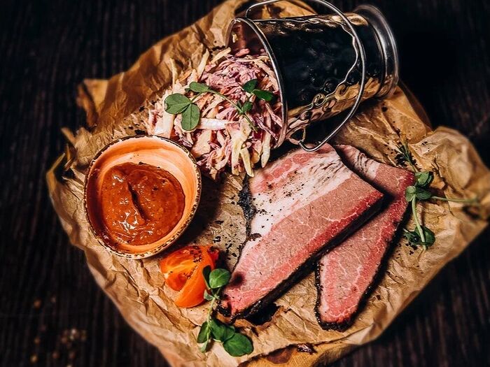 Brisket BBQ по-техасски с соусом Кентукки