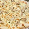 Фото к позиции меню Пицца Курица с сыром и сливочным соусом