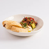 Фото к позиции меню Сливочный хумус с печёными овощами и хрустящей чиабаттой