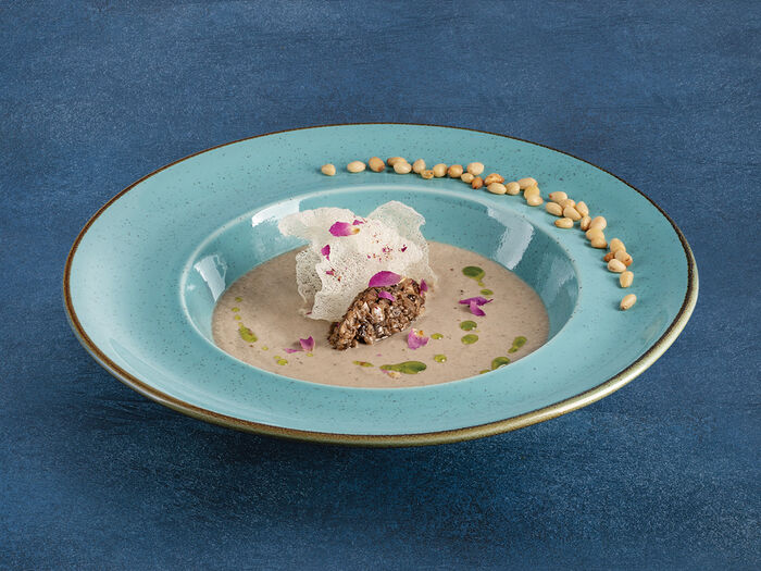 Грибной крем-суп с трюфельной пастой и маслом эстрагона