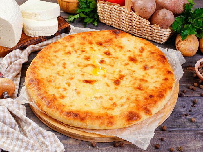 Осетинский пирог с сыром и картофелем (Картофджын)