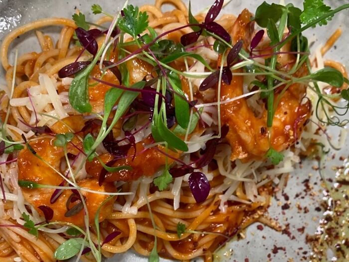 Спагетти с креветками с соусом маринара