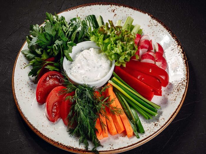 Тарелка из свежих овощей