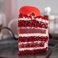 Торт Красный бархат, кусочек