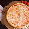 Фото к позиции меню Пицца Маргарита на пышном тесте