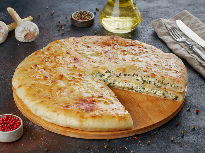 Пирог с сыром и зеленым луком, большой