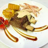 Рёбра говяжьи Кальби с овощами и сливочным унаги