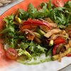 Фото к позиции меню Теплый салат с овощным соте под пикантным соусом