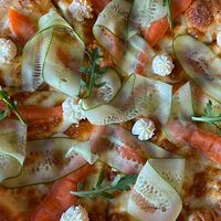 Пицца филадельфия с лососем