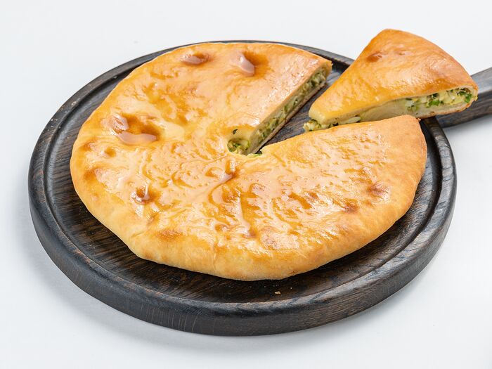 Осетинский пирог с яйцом и зеленым луком