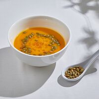 Тыквенный крем-суп с имбирными чипсами