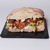 Фото к позиции меню Сэндвич с копченым нежным мясом
