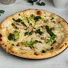 Фото к позиции меню Пицца с цыпленком, грибами и трюфельным маслом