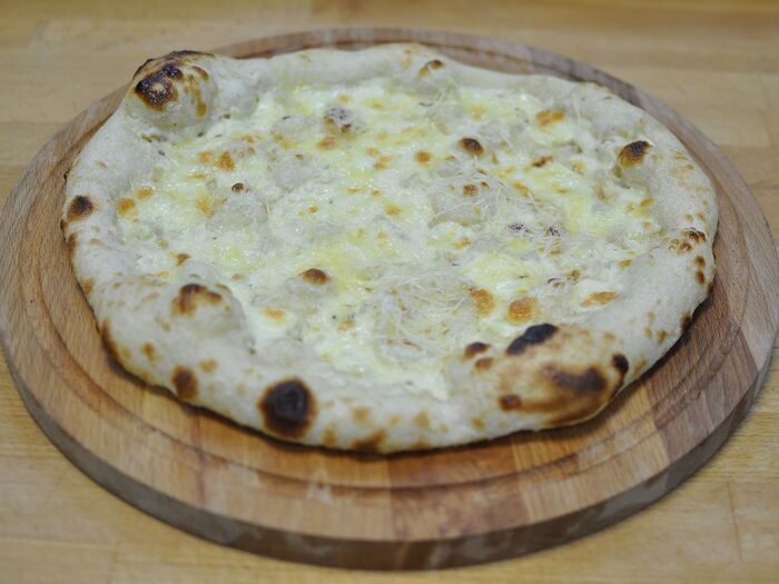 Пицца Четыре сыра неаполитанская средняя
