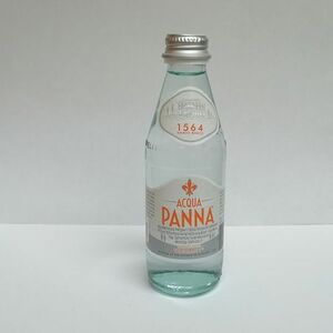 Минеральная негазированная вода Acqua Panna