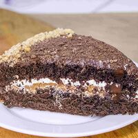 Пирог шоколадный с соленой карамелью