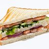 Фото к позиции меню Сэндвич со слабосолёным лососем и творожным сыром